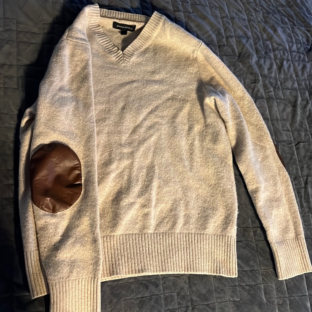 Banana Republic Vneck sweater (tan) w/ elbow patch (brown) Size Small